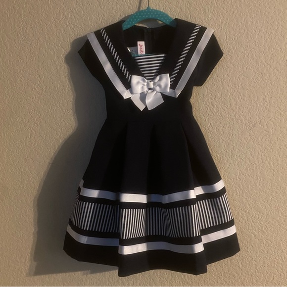 BRAND NEW Navy & White Dress. Zips in the back and has a tie around the waist - Picture 14 of 16